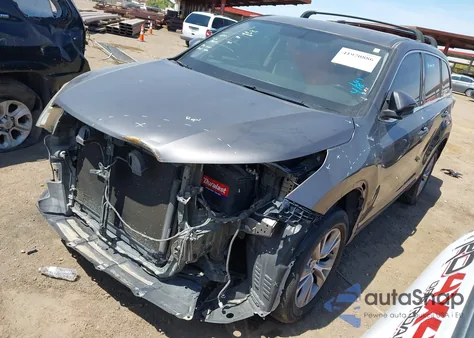 2015 Toyota Highlander Le Plus V6 from USA, damaged, VIN 5TDZKRFH2FS079616